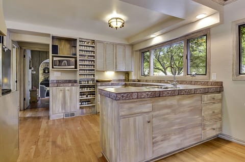 So much counter space - chat at the bar is you're not cooking.