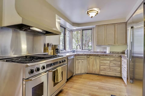 Dacor professional double oven stove in the fully stocked kitchen.