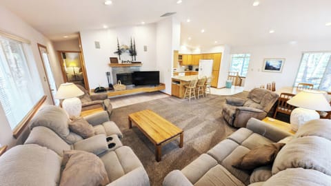 Mt Hood 13 - Upstairs Open Area