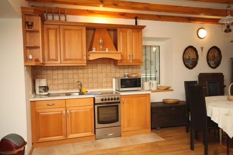 Kitchen 1