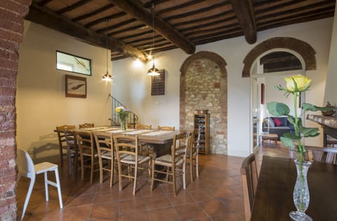 Building, Property, Room, Interior Design, Furniture, Floor, House, Table, Estate, Real Estate