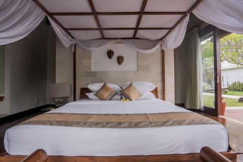 Gorgeous 5 Bedroom Villa near Nelayan Beach - Canggu; Villa in North Kuta