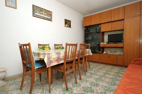 Dining room 1
