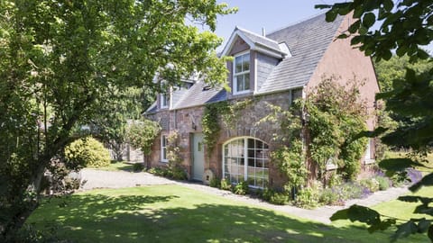 Old Mill Cottage - the pretty front of the cottage