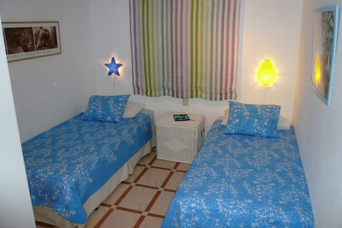 2 bedrooms, iron/ironing board, internet, bed sheets