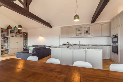 Cherry Orchard House - dining area and kitchen