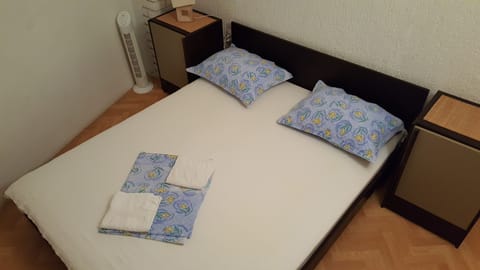 2 bedrooms, bed sheets