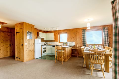 Kitchen & Dining area