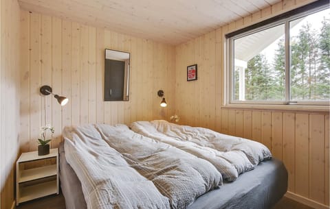 9 bedrooms, travel crib, WiFi