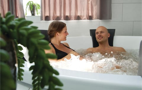 Indoor spa tub