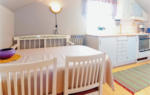 2 bedrooms, travel crib, WiFi