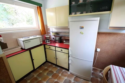 Fridge, oven, stovetop, toaster