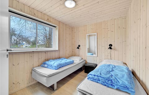 8 bedrooms, travel crib, WiFi