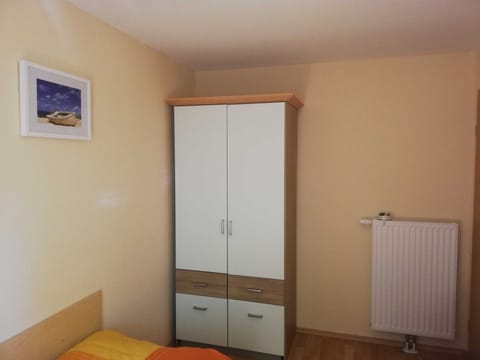 3 bedrooms, travel crib, internet, wheelchair access