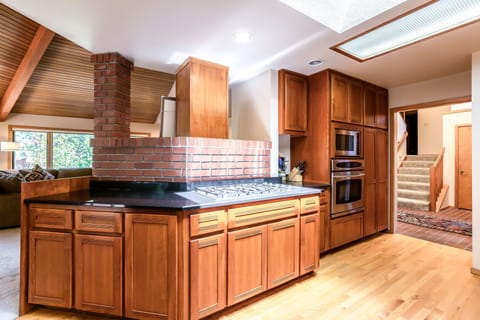 Kitchen - Main Level