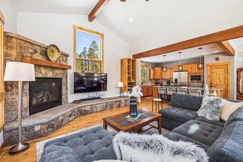 Living Area - Lone Hand Lodge - Breckenridge Vacation Rental