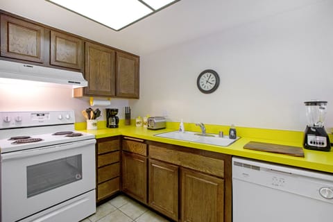 K0120 - Villa De Las Flores Kitchen (2)