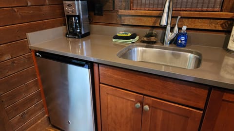 Microwave, oven, stovetop, coffee/tea maker