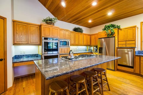 Kitchen - Main Level