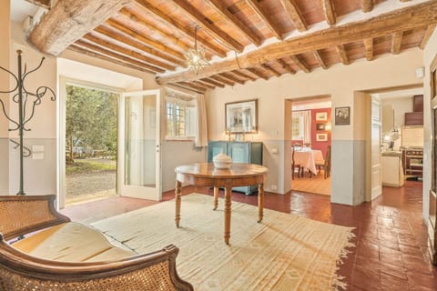 Wall, Furniture, Interior Design, Wood, Flooring, Ceiling, Floor, Home, Lighting, Door