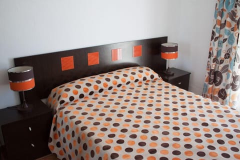 2 bedrooms, bed sheets