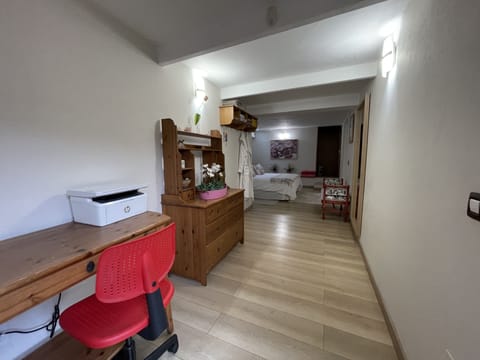 2 bedrooms, in-room safe, desk, iron/ironing board