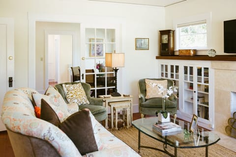 Living Room. Cable TV and Wireless Internet.