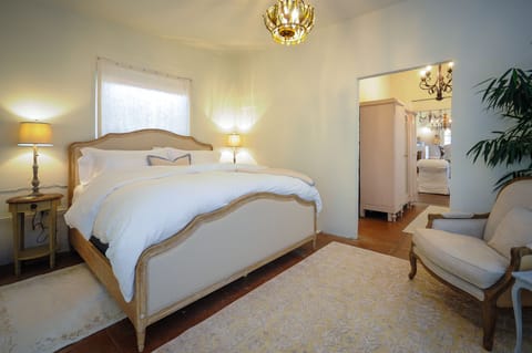 1 bedroom, Frette Italian sheets, desk, iron/ironing board