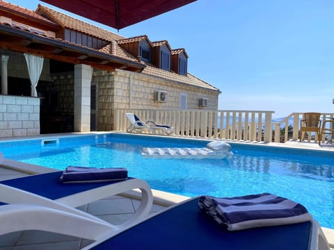 Private pool