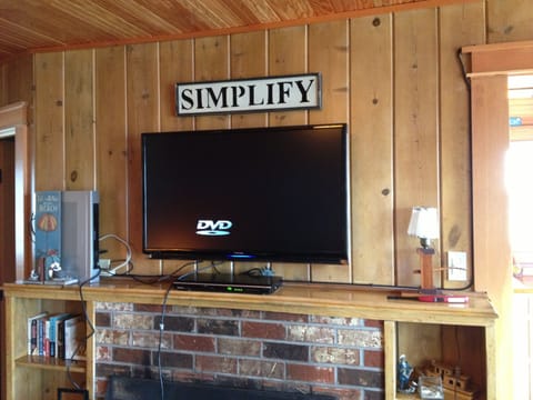 Living room with new 42' Flat Screen TV w/ DVD player & High Def Cable Box!