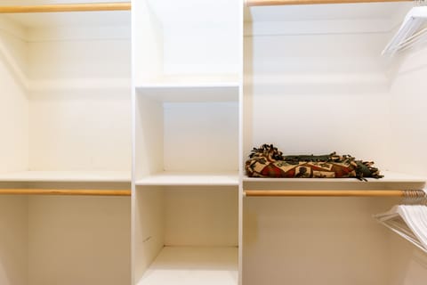 King Ensuite Bathroom w/ Closet - Main Level