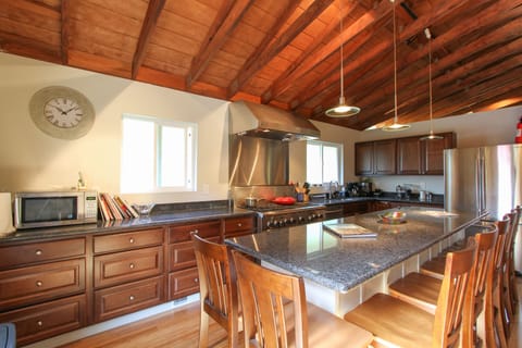 With counter seating.