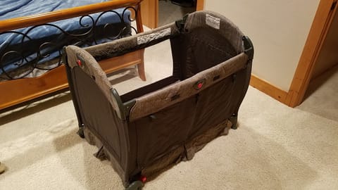 4 bedrooms, desk, iron/ironing board, travel crib