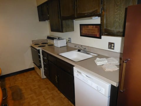 Stocked Kitchen - Dishes, utensils, pots/pans, paper towels, trash bags, etc.   