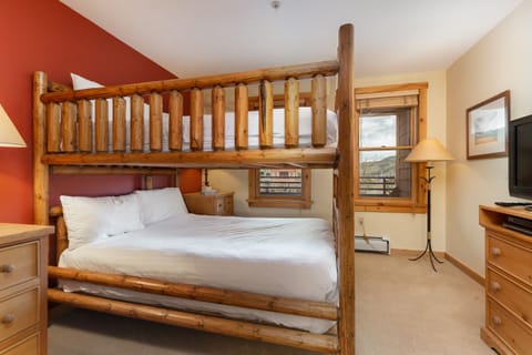2 bedrooms, premium bedding, iron/ironing board, WiFi