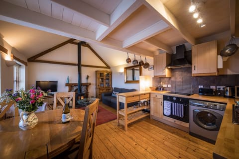 Kitchen & Dining area