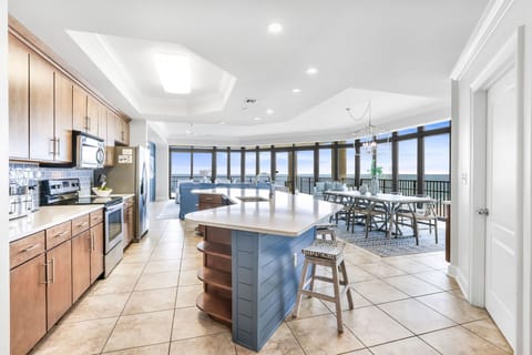 The Oasis 1401 Orange Beach, Alabama, beach front, 4 bedroom condominium