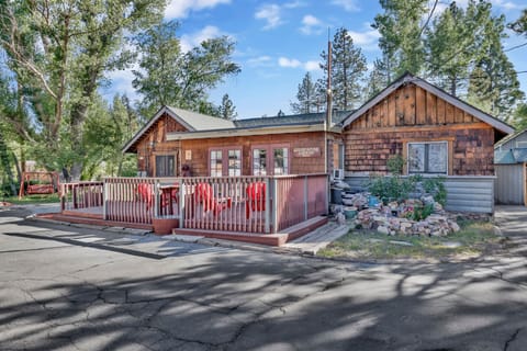 Enjoy a relaxing evening with a view of the lake and the other cabins around.