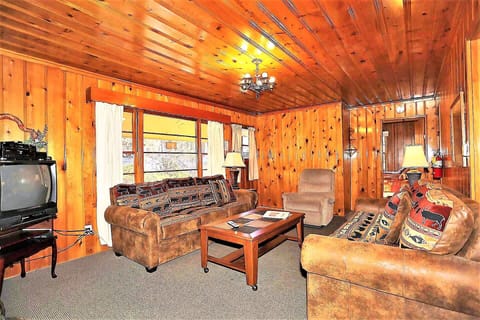 * Rustikaler Spaziergang zum See Single Story ~ Prime Location ~ house in Big Bear
