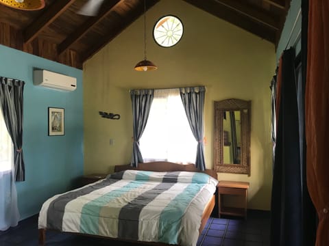 4 bedrooms, in-room safe, WiFi, bed sheets
