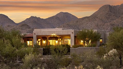 Casa Campana is set in Tucson's pristine Tortolita Mountains foothills