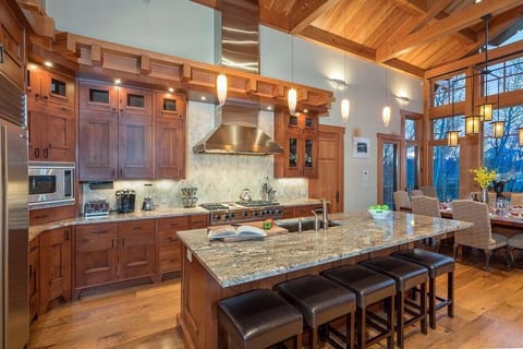 4-Telluride-Grand-Vista-Kitchen-Angle-LR.jpg