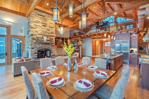 7-Telluride-Grand-Vista-Dining-to-Living-LR.jpg