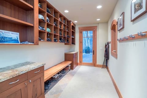 Telluride-Grand-Vista-Mud-Room-LR.jpg