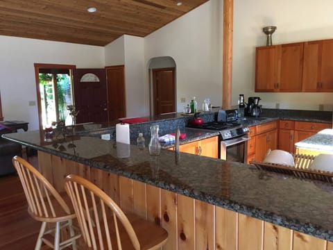 Kitchen bar counters with granite countertops, vaulted ceilings
