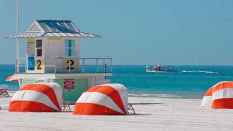 Beach nearby, sun loungers, beach towels