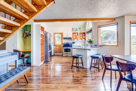 Enjoy cooking in the colorful kitchen.