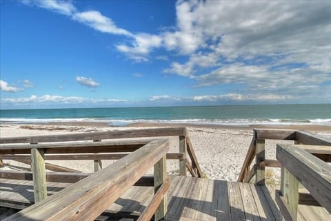 Beach nearby, sun loungers, beach towels