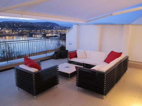 terrace lounge corner