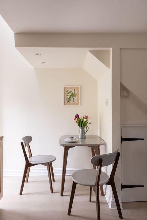 Woodman's Cottage - dining table with seating for two